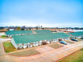 featured image of 501 W Country Club Rd