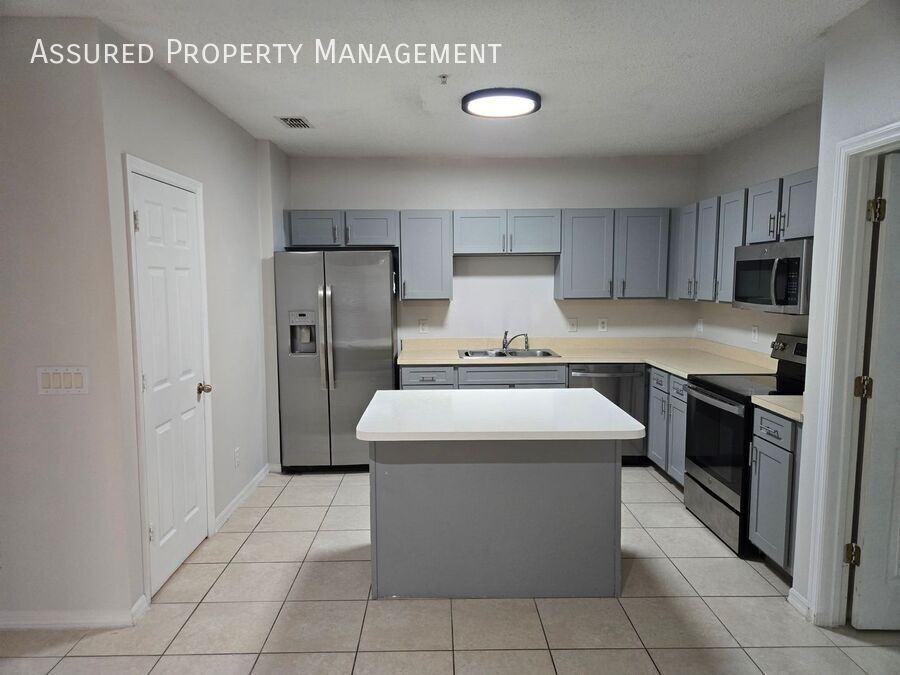 2048 Cypress Bay Blvd - Photo 3 of 16