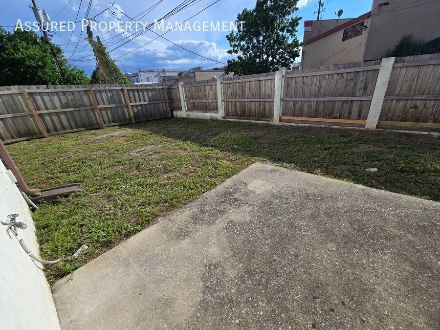 112 E Esther St - Photo 4 of 21