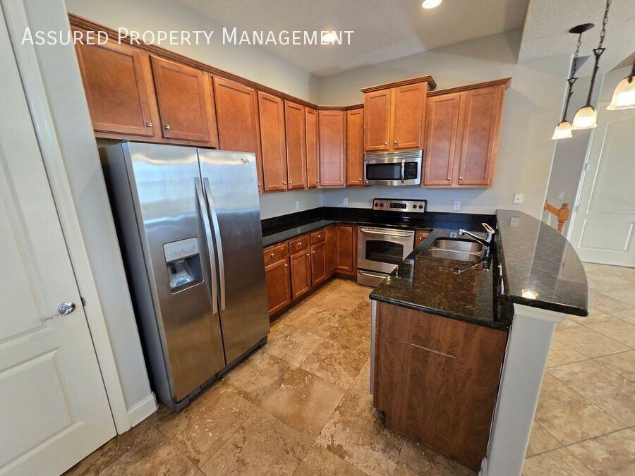112 E Esther St - Photo 5 of 21