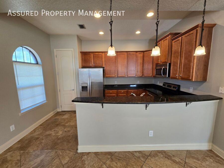 112 E Esther St - Photo 6 of 21