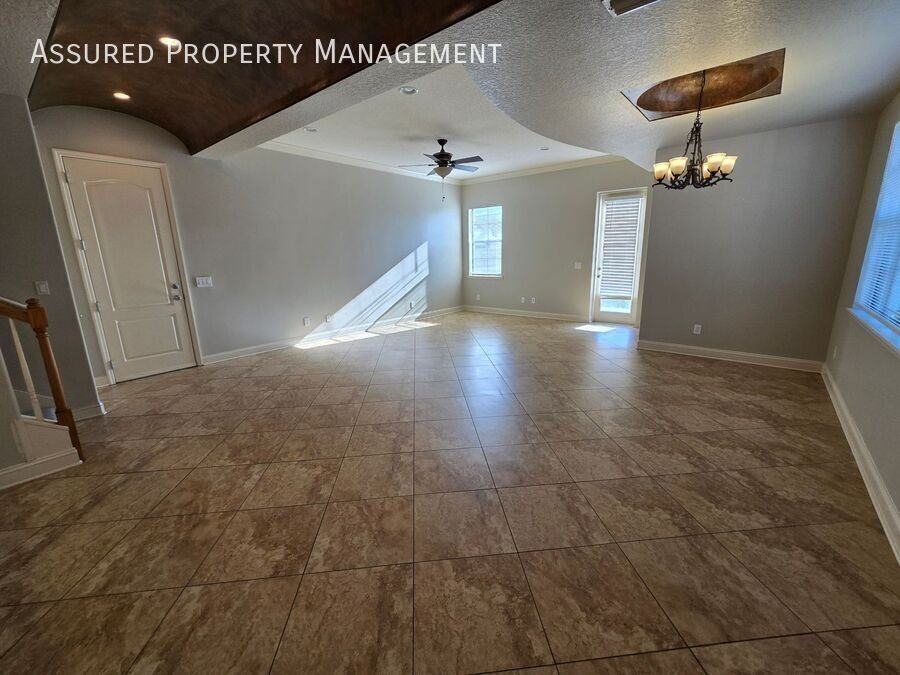 112 E Esther St - Photo 7 of 21