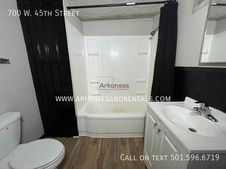 700 W 45th St #700W45thST - Photo 6 of 9