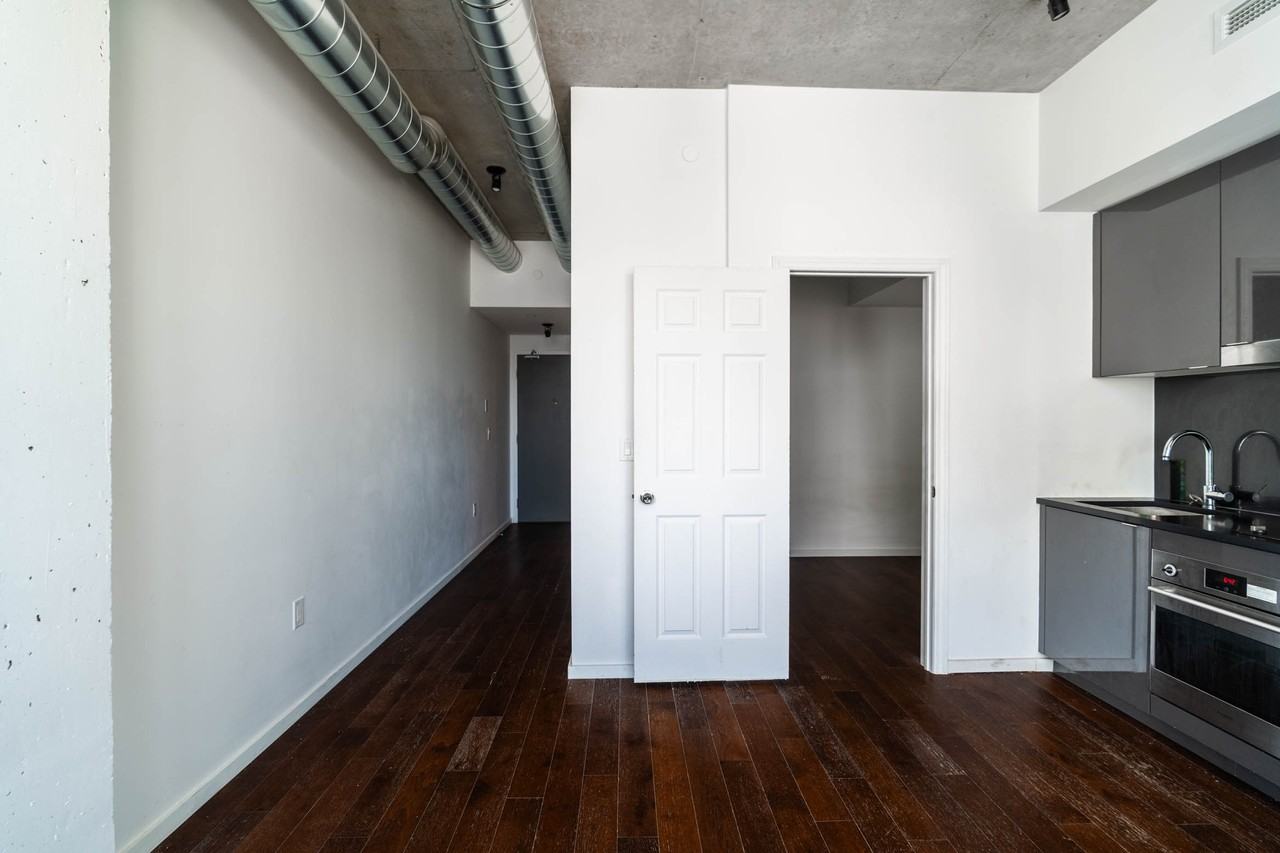 21 Lawren Harris Square #910 - Photo 2 of 23