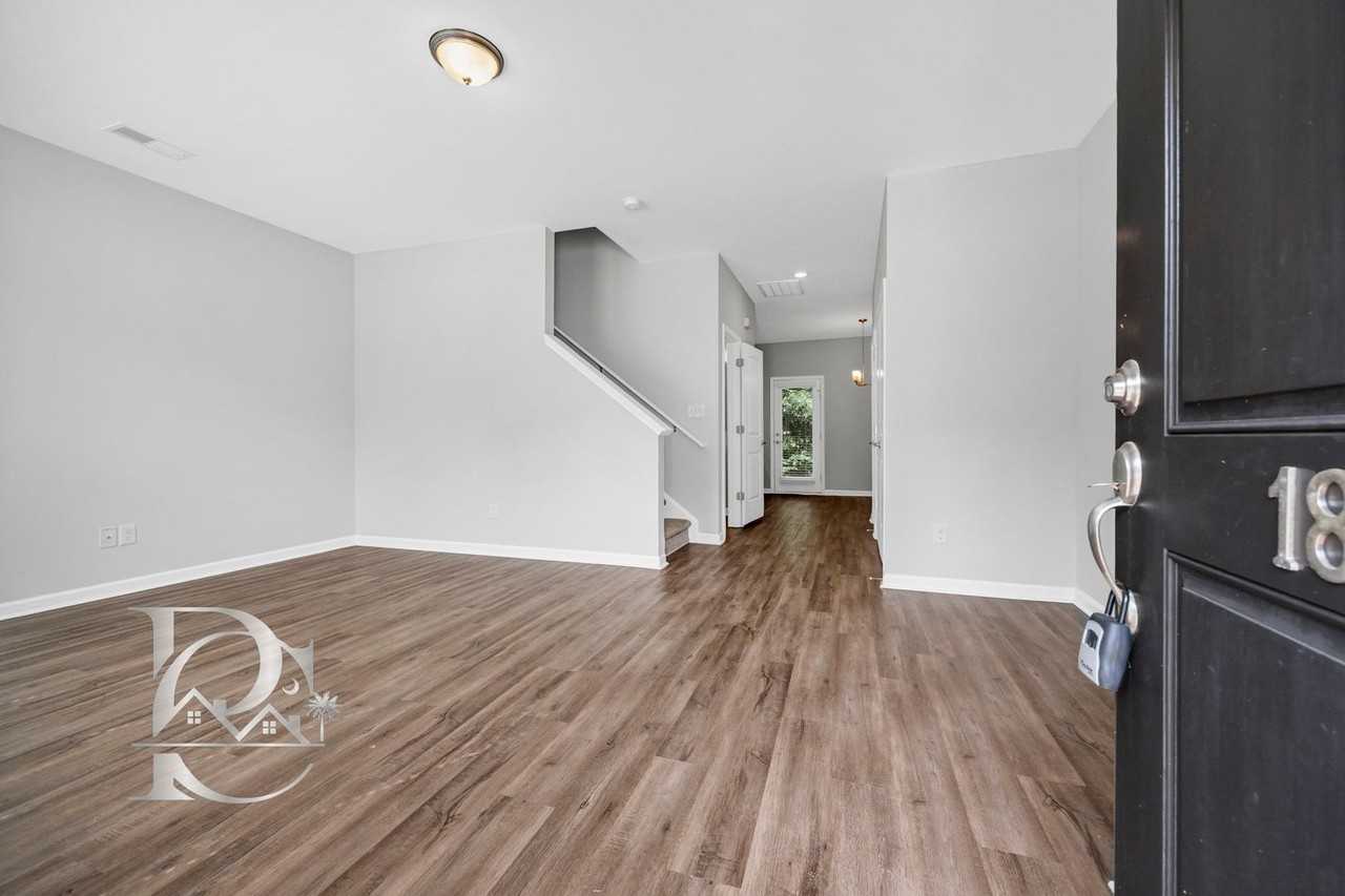 185 Northwood St - Photo 4 of 33