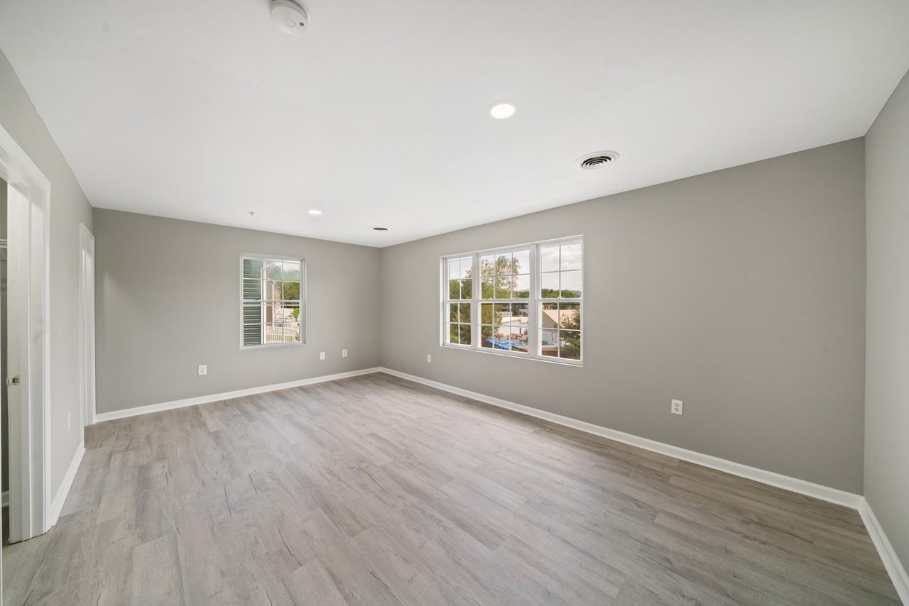 184 N Altamont Ave #184 - Photo 2 of 18