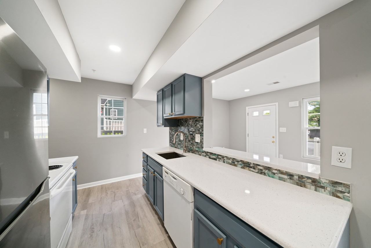 184 N Altamont Ave #184 - Photo 3 of 18