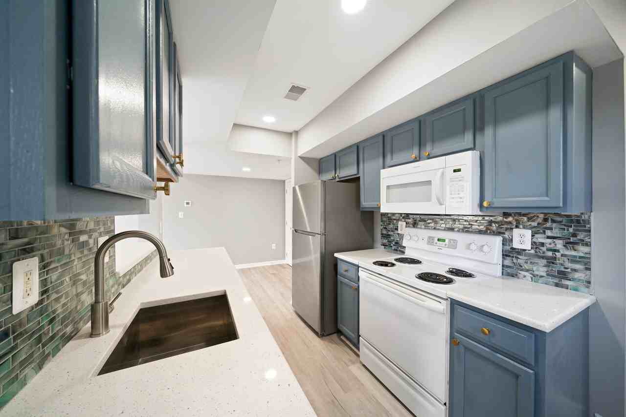 184 N Altamont Ave #184 - Photo 4 of 18