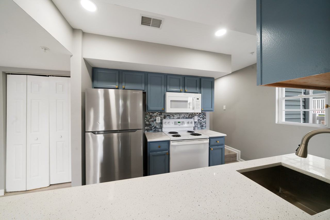 184 N Altamont Ave #184 - Photo 5 of 18
