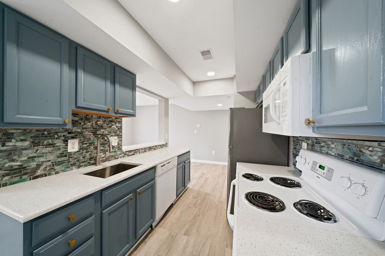 170 N Altamont Ave #170 - Photo 6 of 19