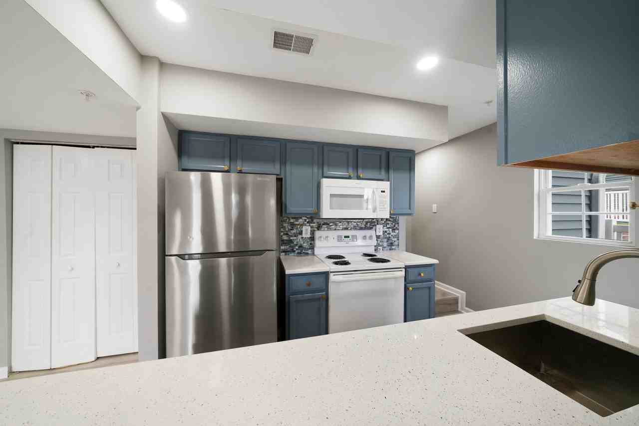 170 N Altamont Ave #170 - Photo 7 of 19