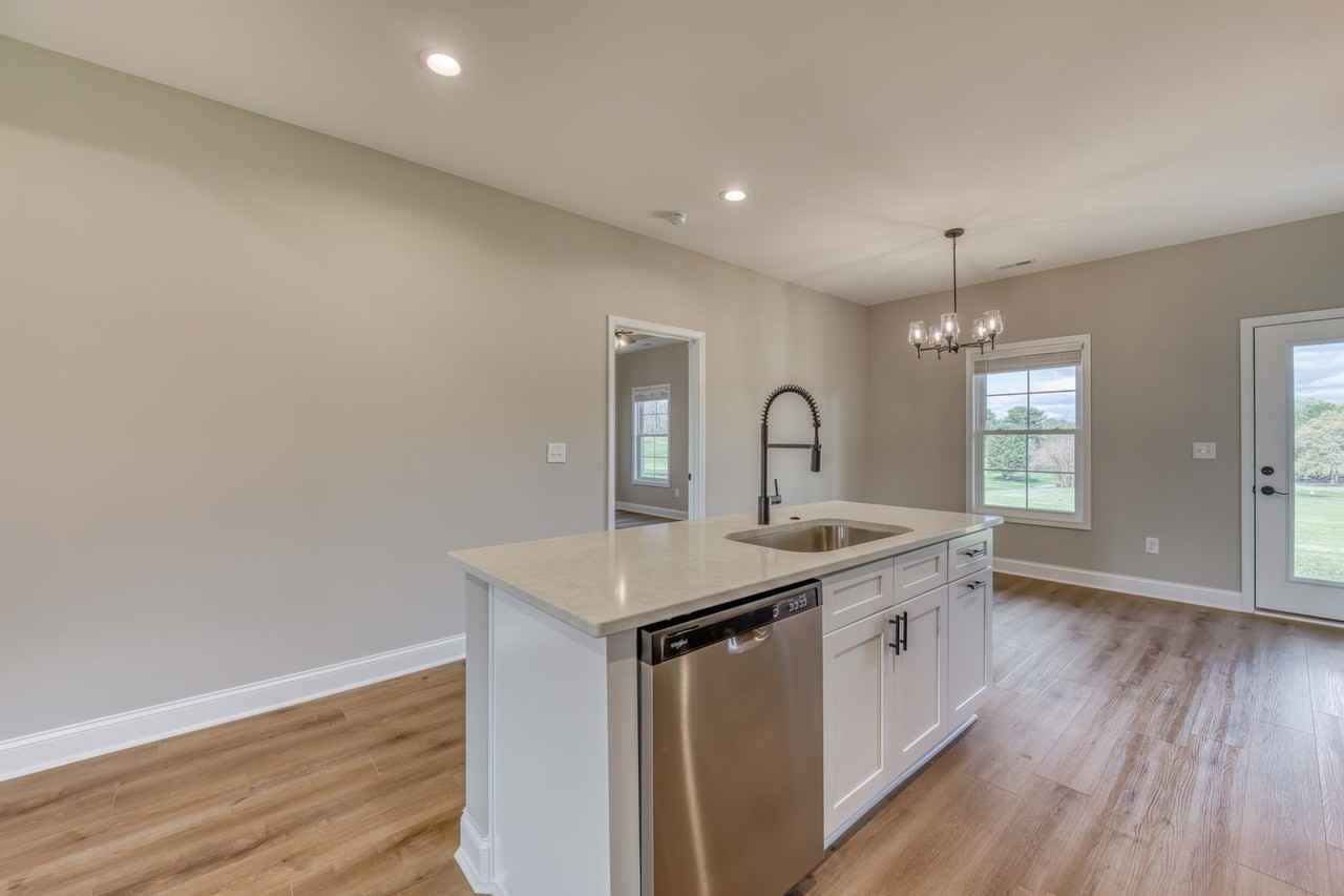 235 Monroe Dr #NA - Photo 5 of 33