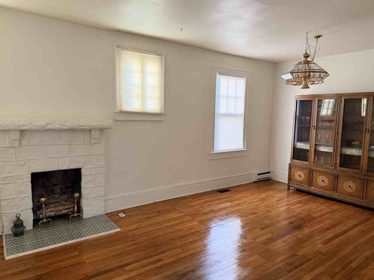 318 W Franklin St #NA - Photo 3 of 9