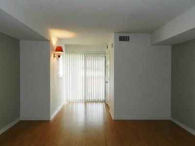 454 Racine Dr - Photo 3 of 9