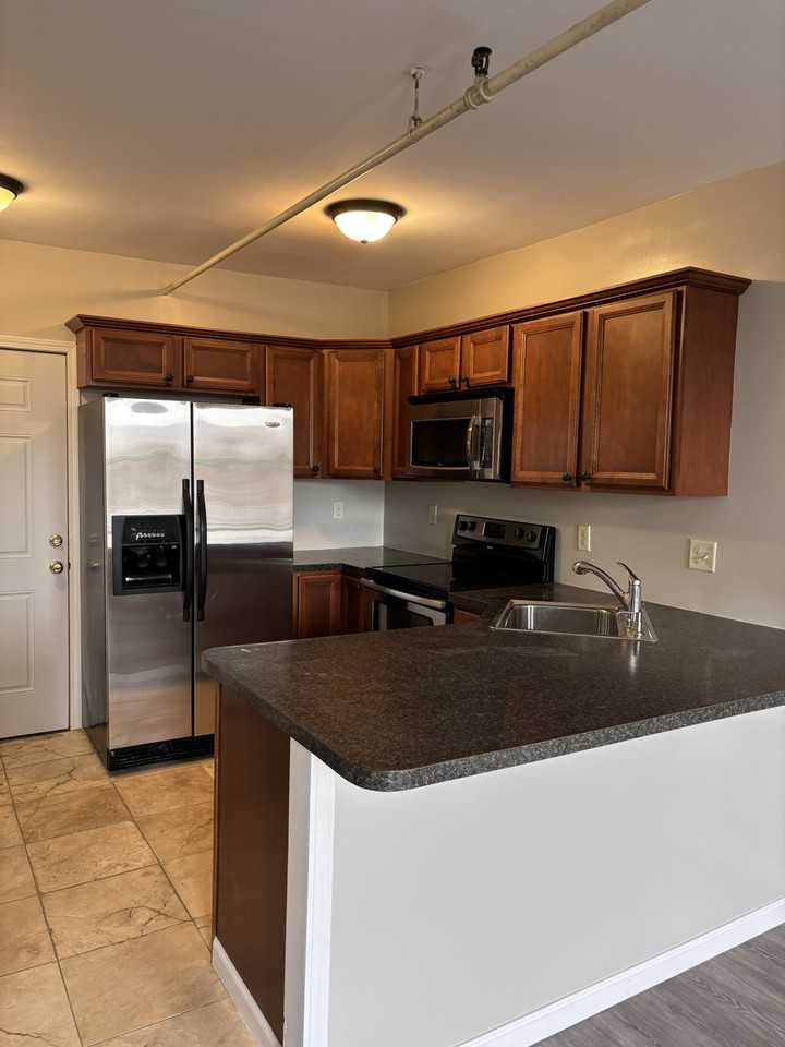 138 Main St #E - Photo 2 of 8