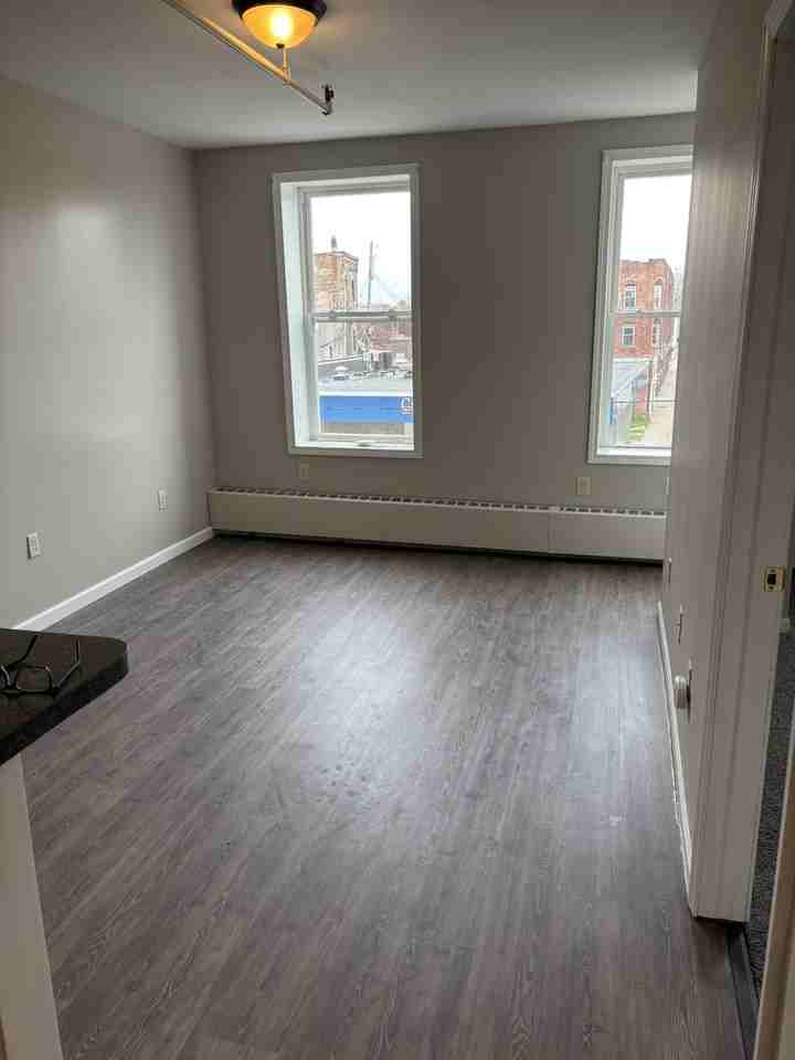 138 Main St #E - Photo 4 of 8
