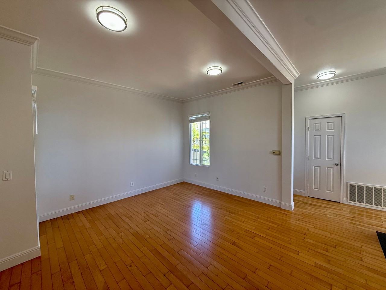 2068 Mcallister St #2068 - Photo 4 of 14