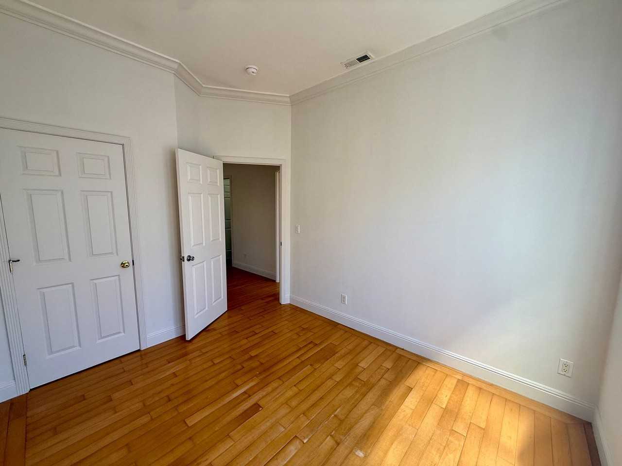 2068 Mcallister St #2068 - Photo 7 of 14