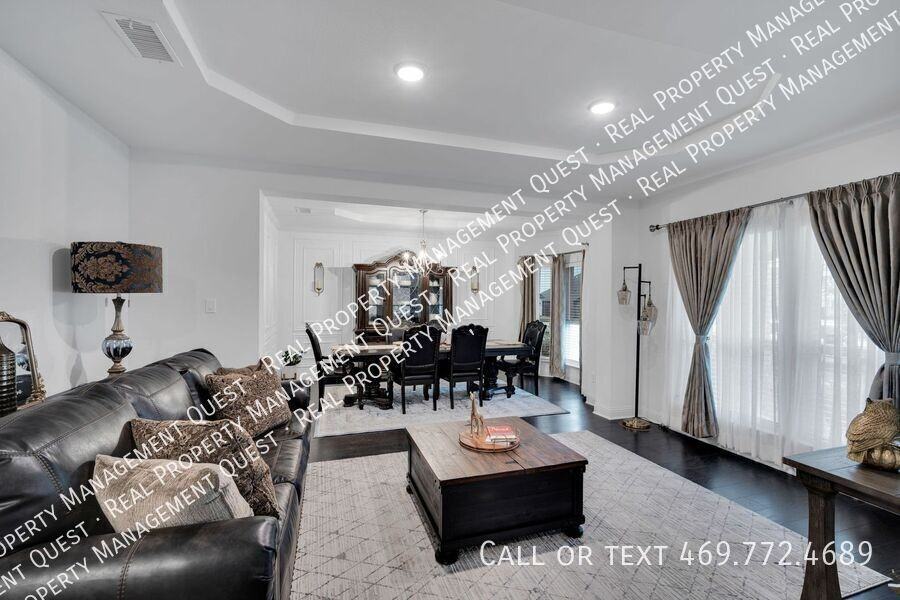 1767 Shumard St - Photo 4 of 28