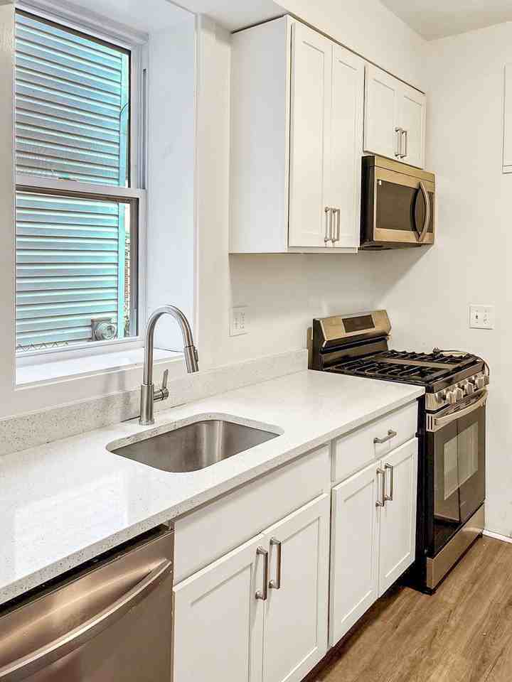 2217 Riggs Ave - Photo 5 of 22