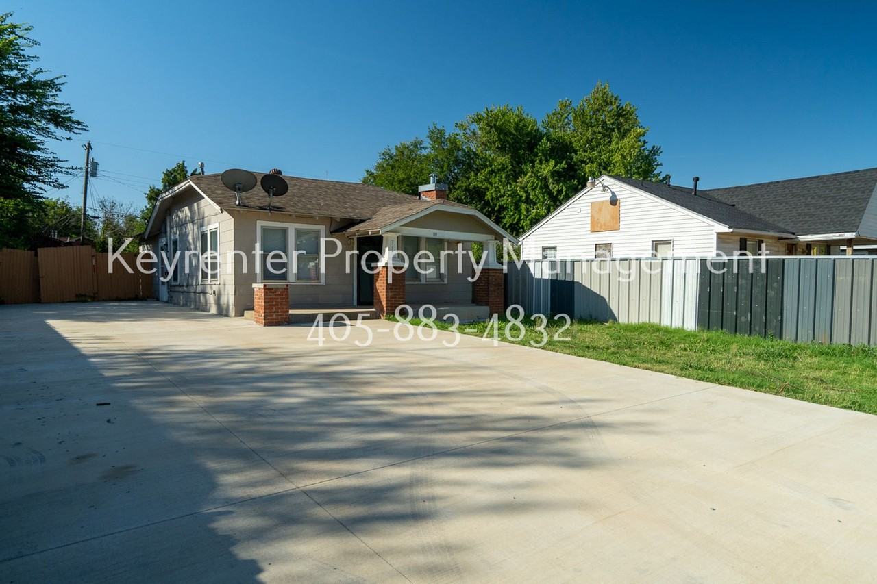 338 Se 41st St - Photo 2 of 13