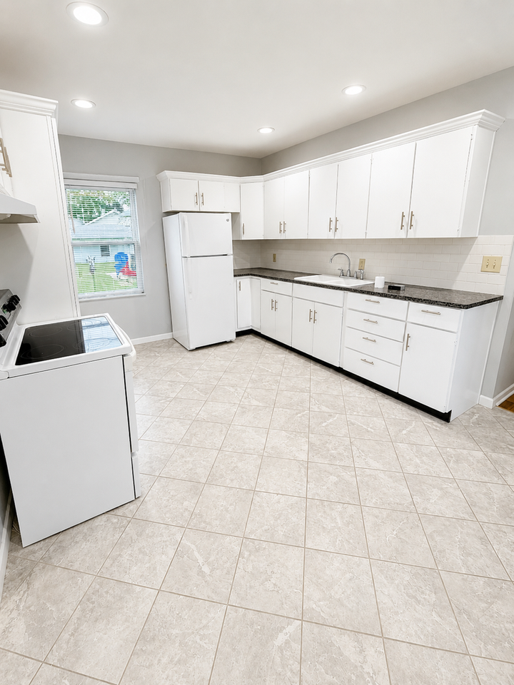 2092 Garfield Ave - Photo 2 of 15