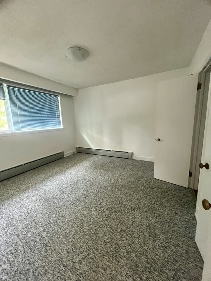 433 Regent Ave W - Photo 4 of 25