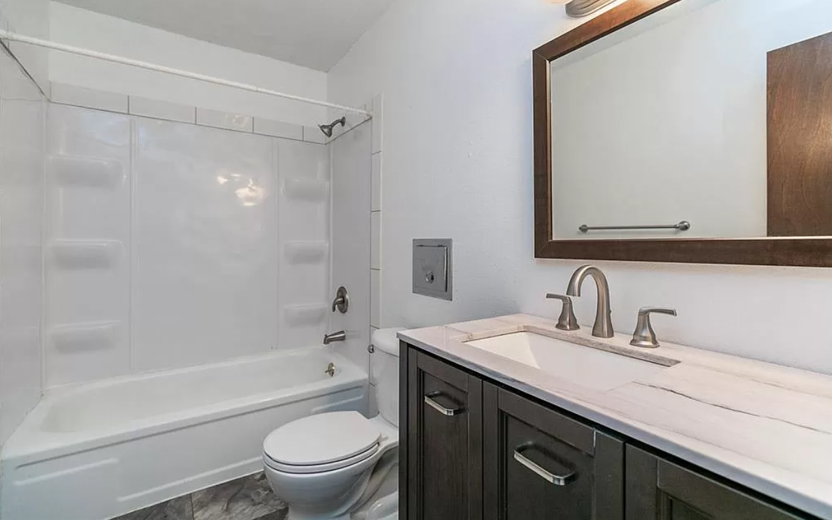 6812 Inwood Ln Ne #NA - Photo 2 of 11