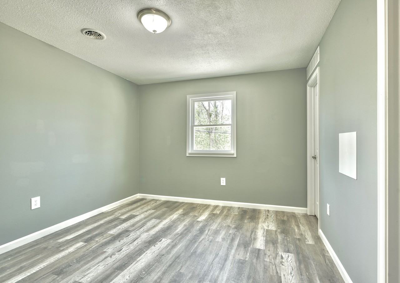 211 N Locust St - Photo 2 of 3