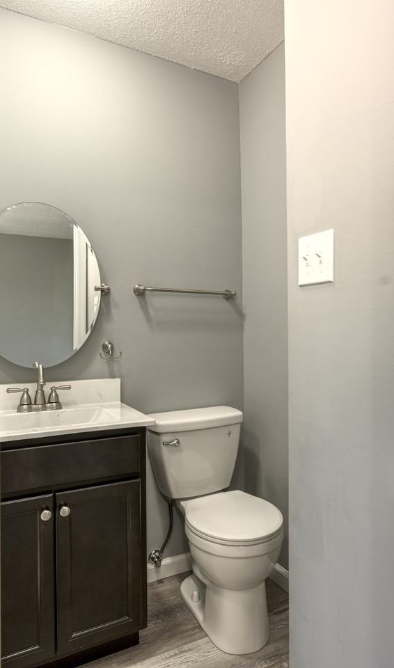 211 N Locust St - Photo 3 of 3