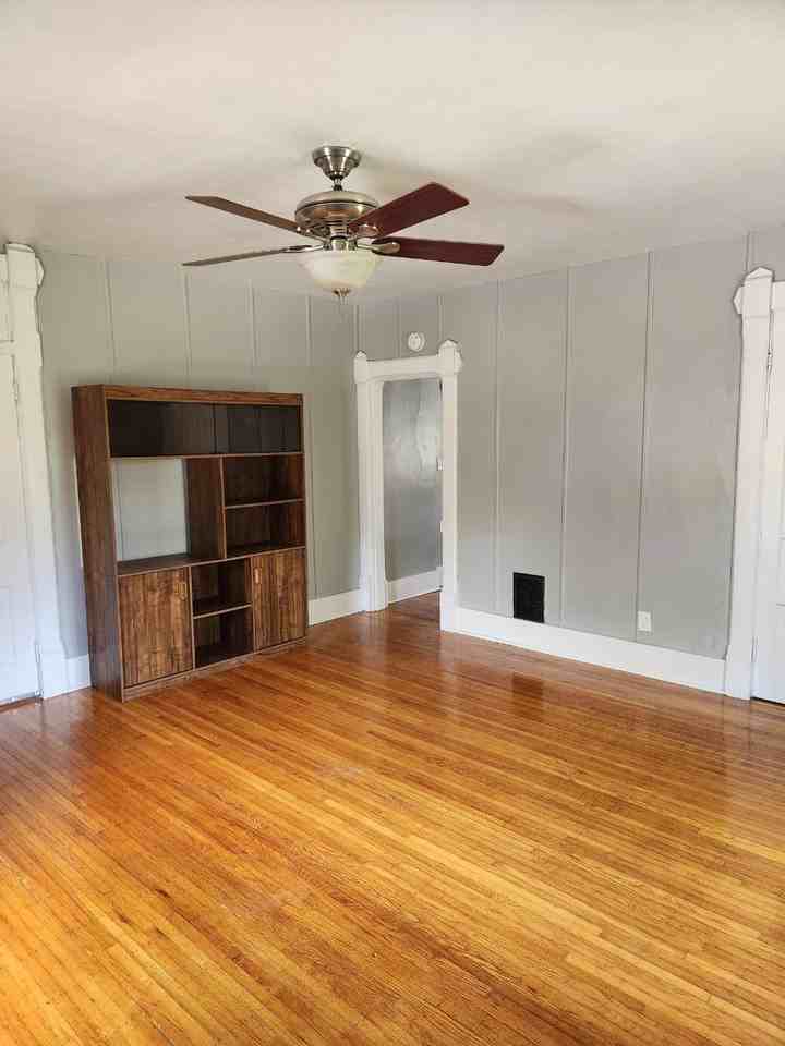 632 E Seminary St - Photo 3 of 6