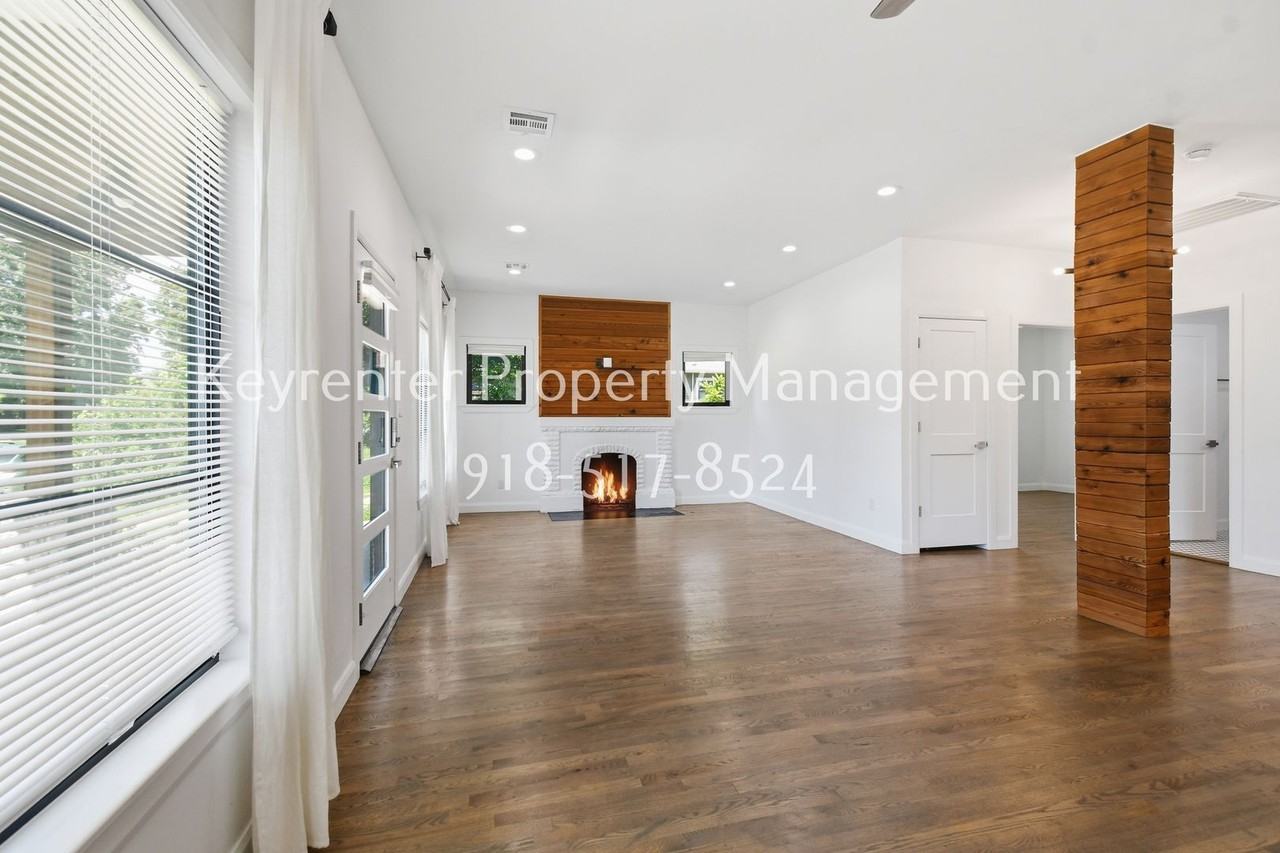 2323 E 13th St - Photo 2 of 22