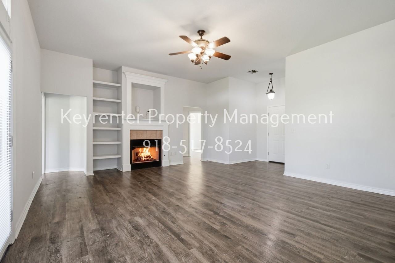 25620 Briar Dr - Photo 3 of 22