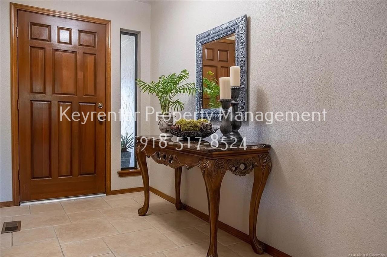 8602 E 109th St - Photo 4 of 25