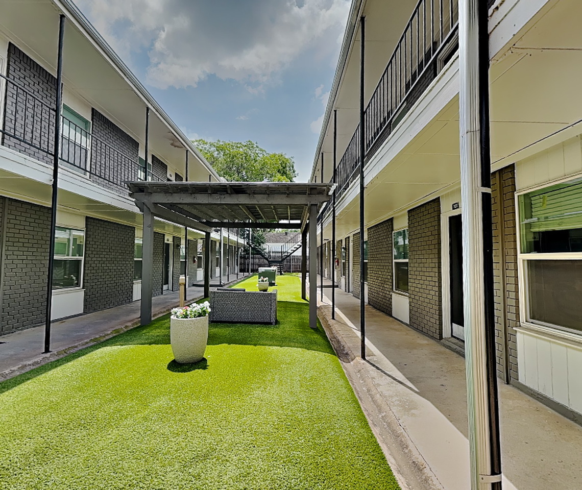Birchman Commons - Photo 2 of 8