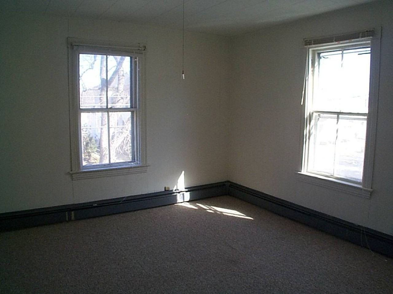 11 Oak St - Photo 2 of 5