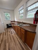featured image of 424 W Broad St