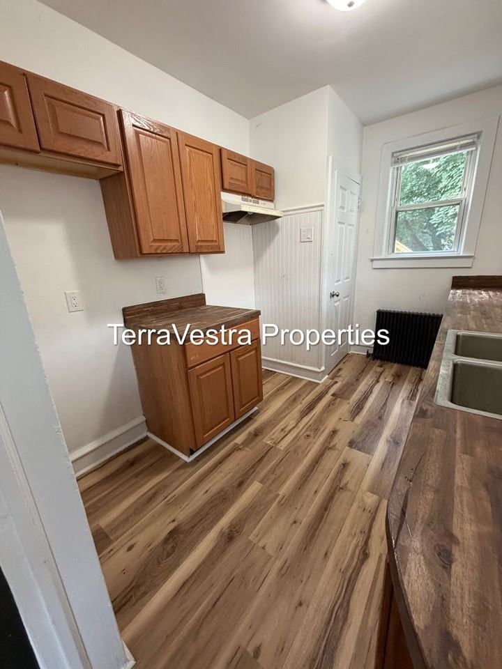 424 W Broad Street - Photo 2 of 29