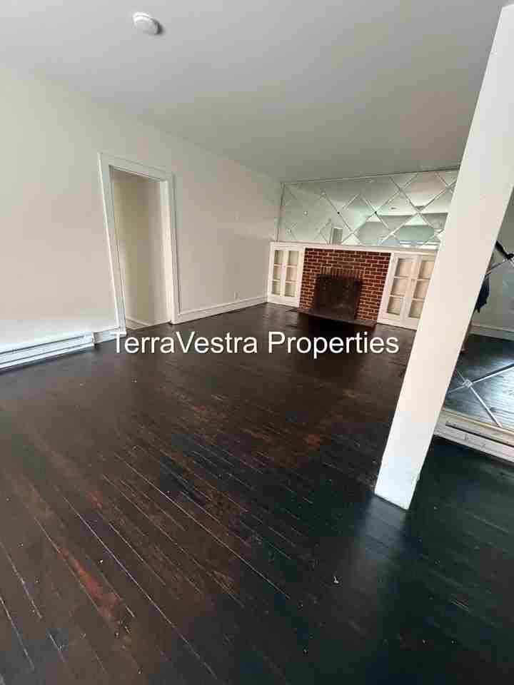 424 W Broad Street - Photo 4 of 29