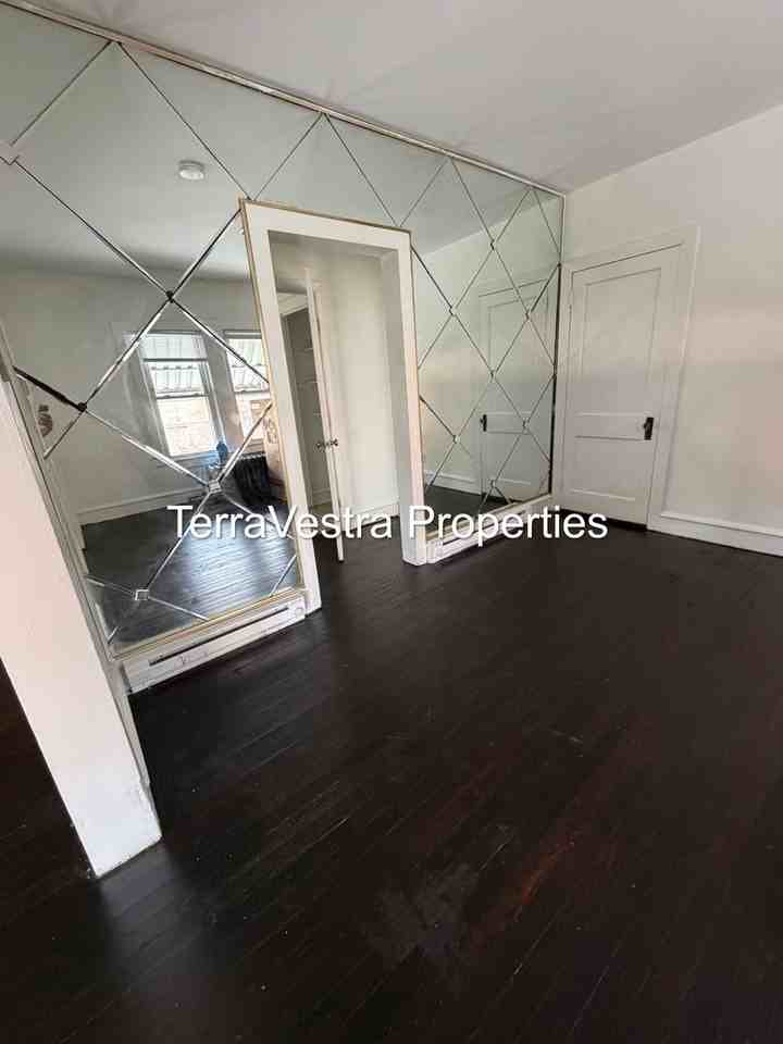 424 W Broad Street - Photo 5 of 29