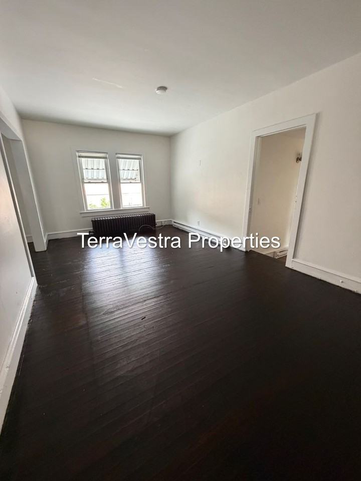 424 W Broad Street - Photo 6 of 29
