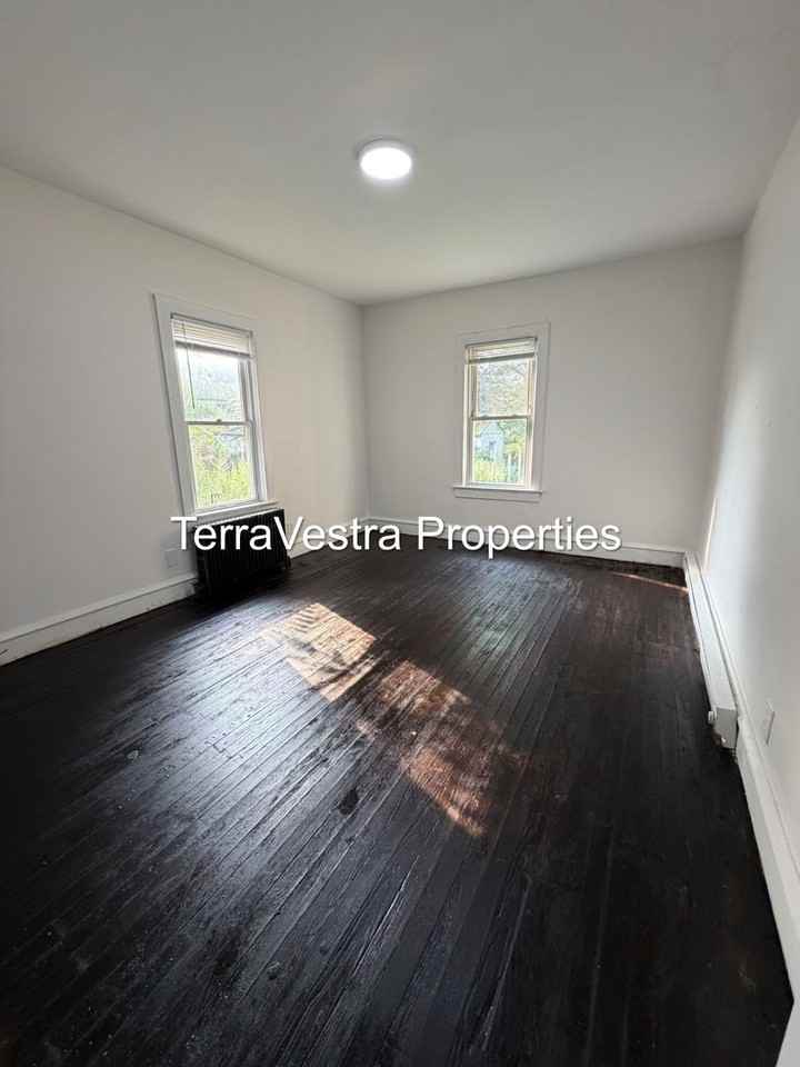 424 W Broad Street - Photo 7 of 29