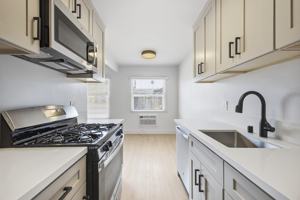 featured image of 6416 South Victoria Avenue #4