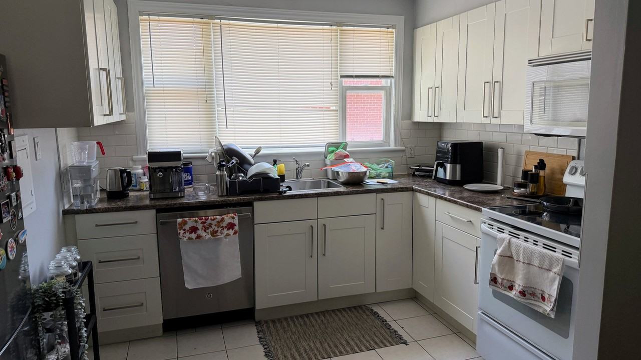 673 Churchill Ave N - Photo 2 of 15
