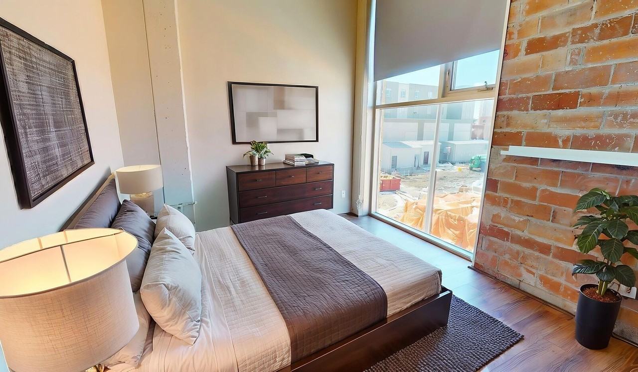 10309 107 St Nw - Photo 4 of 8