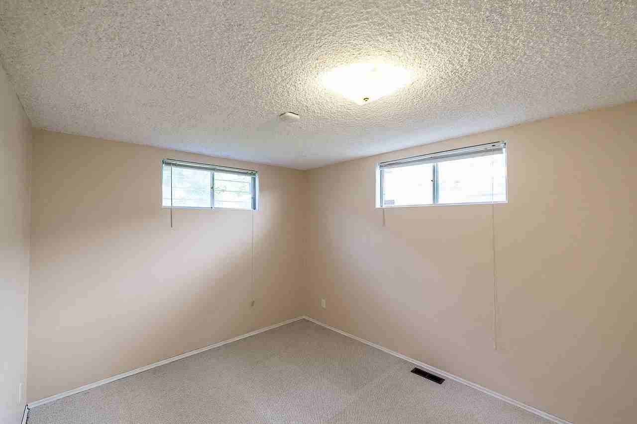 11324 57 Ave Nw - Photo 7 of 17
