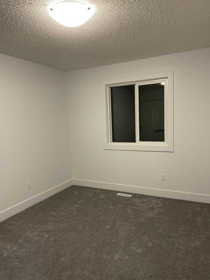 12223 102 St Nw - Photo 4 of 34