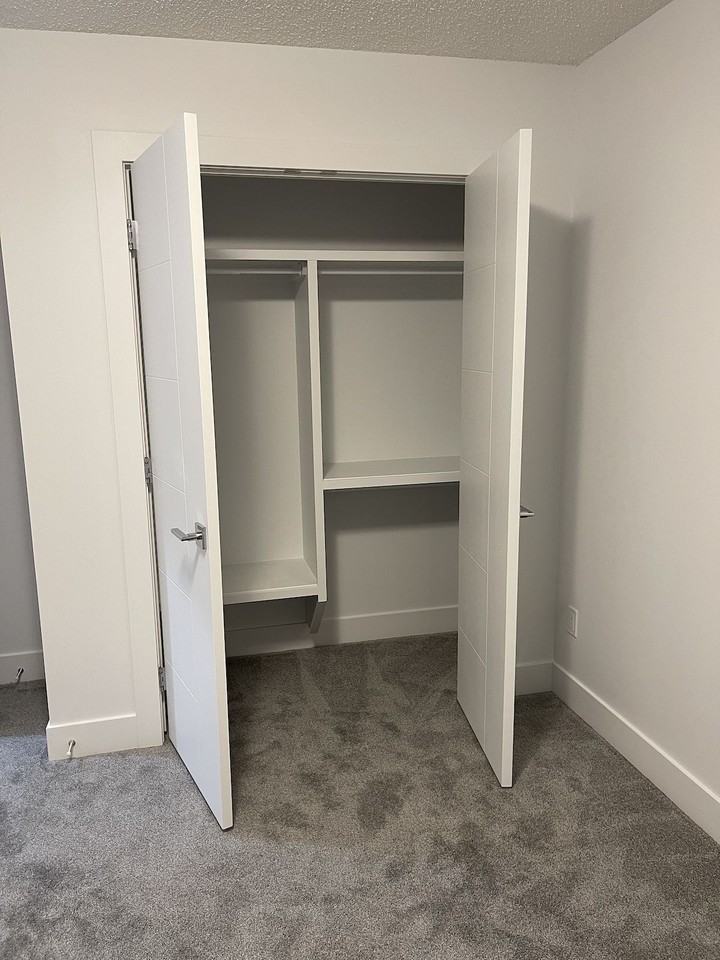 12223 102 St Nw - Photo 5 of 34