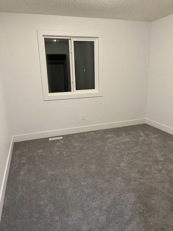 12223 102 St Nw - Photo 7 of 34