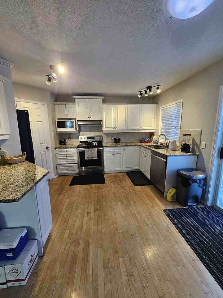 103 Chapalina Cres Se - Photo 3 of 9